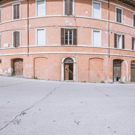 Bhr - Appartamento Dell'Anfiteatro Spoleto Exterior foto